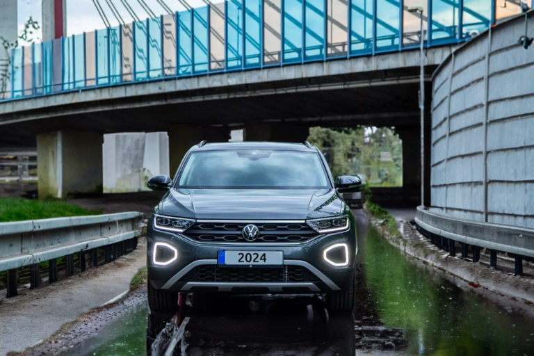 ADAC 2024 nyári gumiabroncsteszt: A kis SUV-ok legjobb választásai a fenntarthatóságra fókuszálva