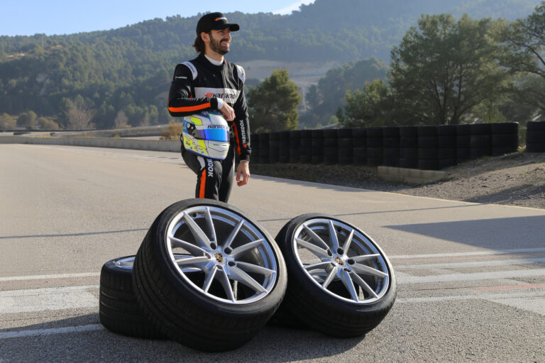 A Hankook Ventus S1 evo Z a Porsche 911 Carrera gyári szerelése 19/20 hüvelykes méretekben