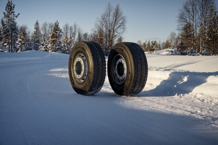 A Hankook AW53/DW53 tehergumiabroncsok 4%-kal javítják a hóban való gyorsulást belső tesztelés alapján