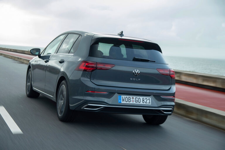 Auto Express téligumiteszt 2026: a Continental szűken megelőzi a Pirellit