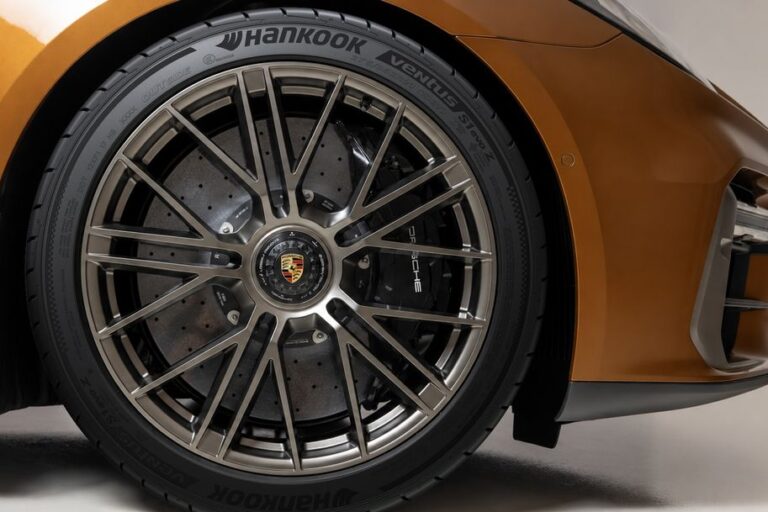 A Hankook Ventus S1 evo Z mostantól a vadonatúj Porsche Panamera teljes 19-21 hüvelykes kínálatát felszereli
