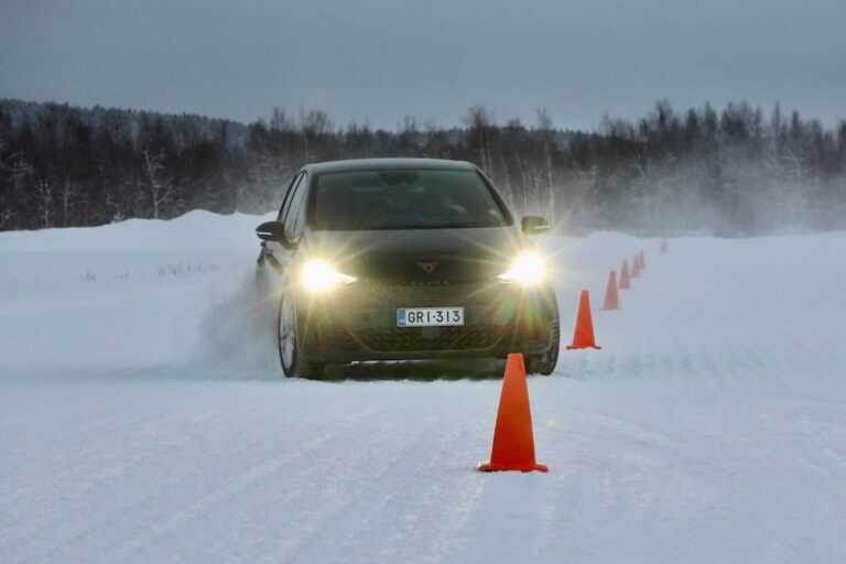 AUTO BILD gumiabroncsteszt 2026: 215/55 R18 — négyévszakos gumiabroncsok